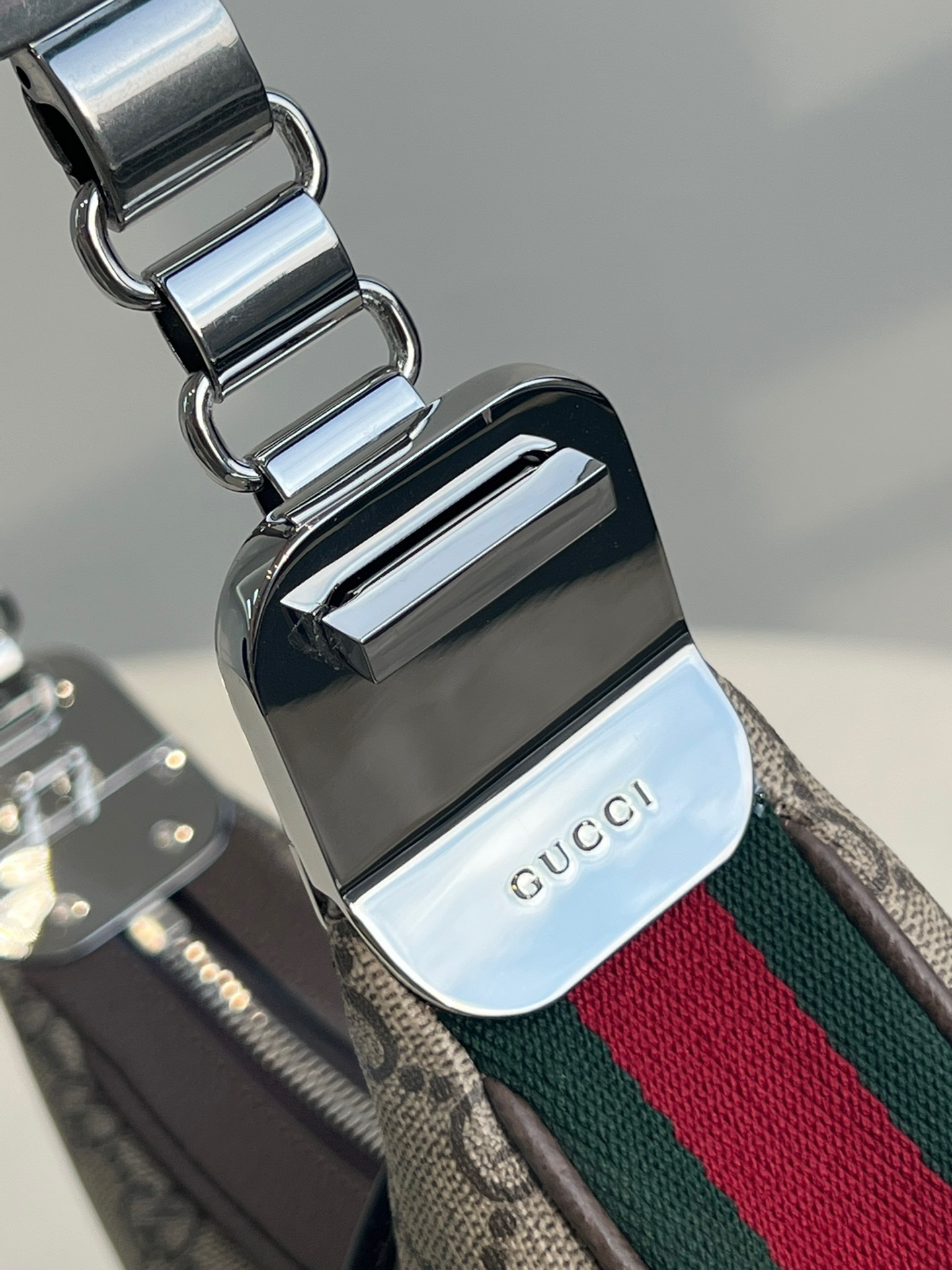 7C332C4C-7B7B-40CF-A2A6-16871CDC4AD2