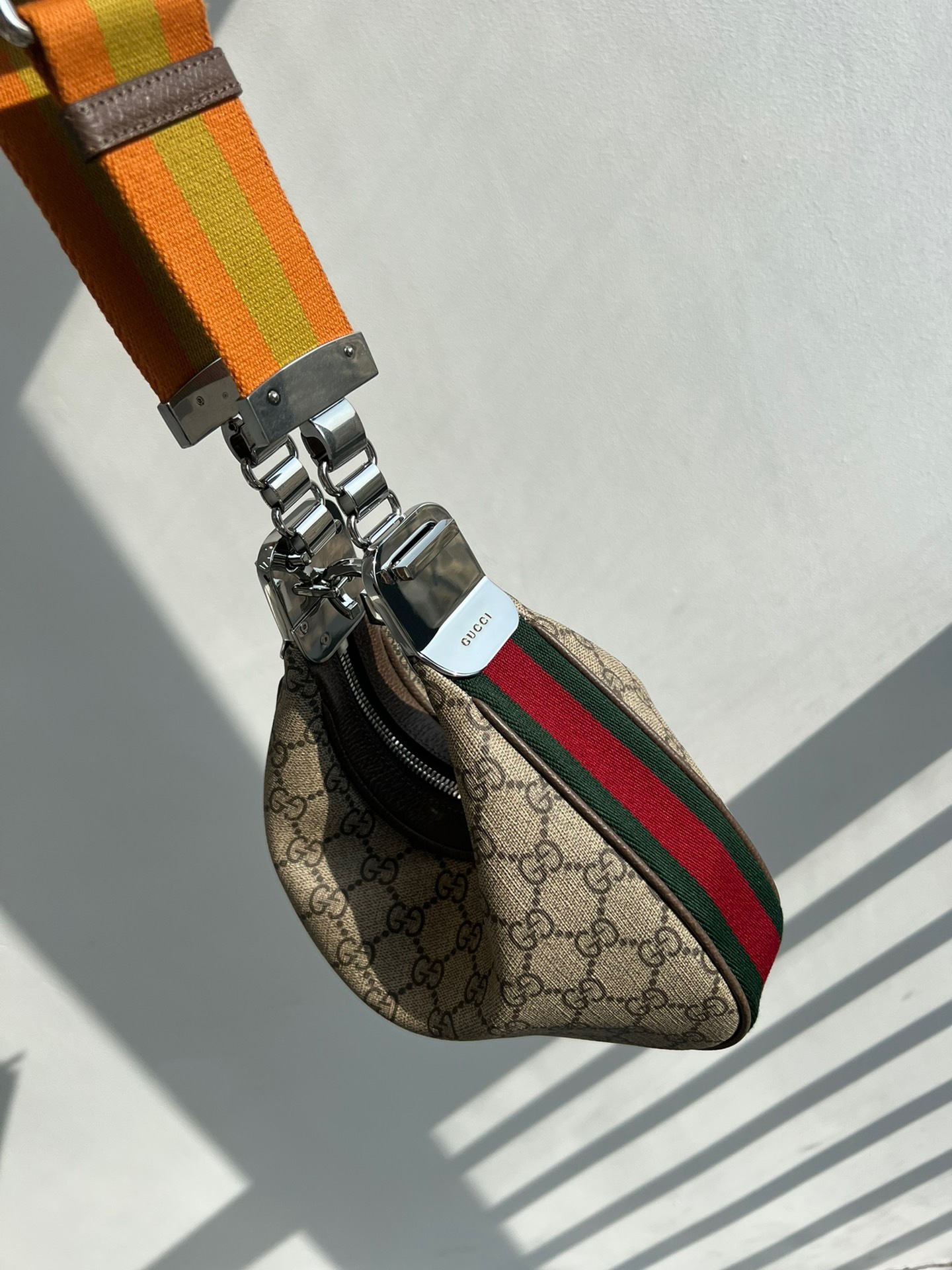 F3E0FB41-0A2E-4AA4-AE20-776491FED419