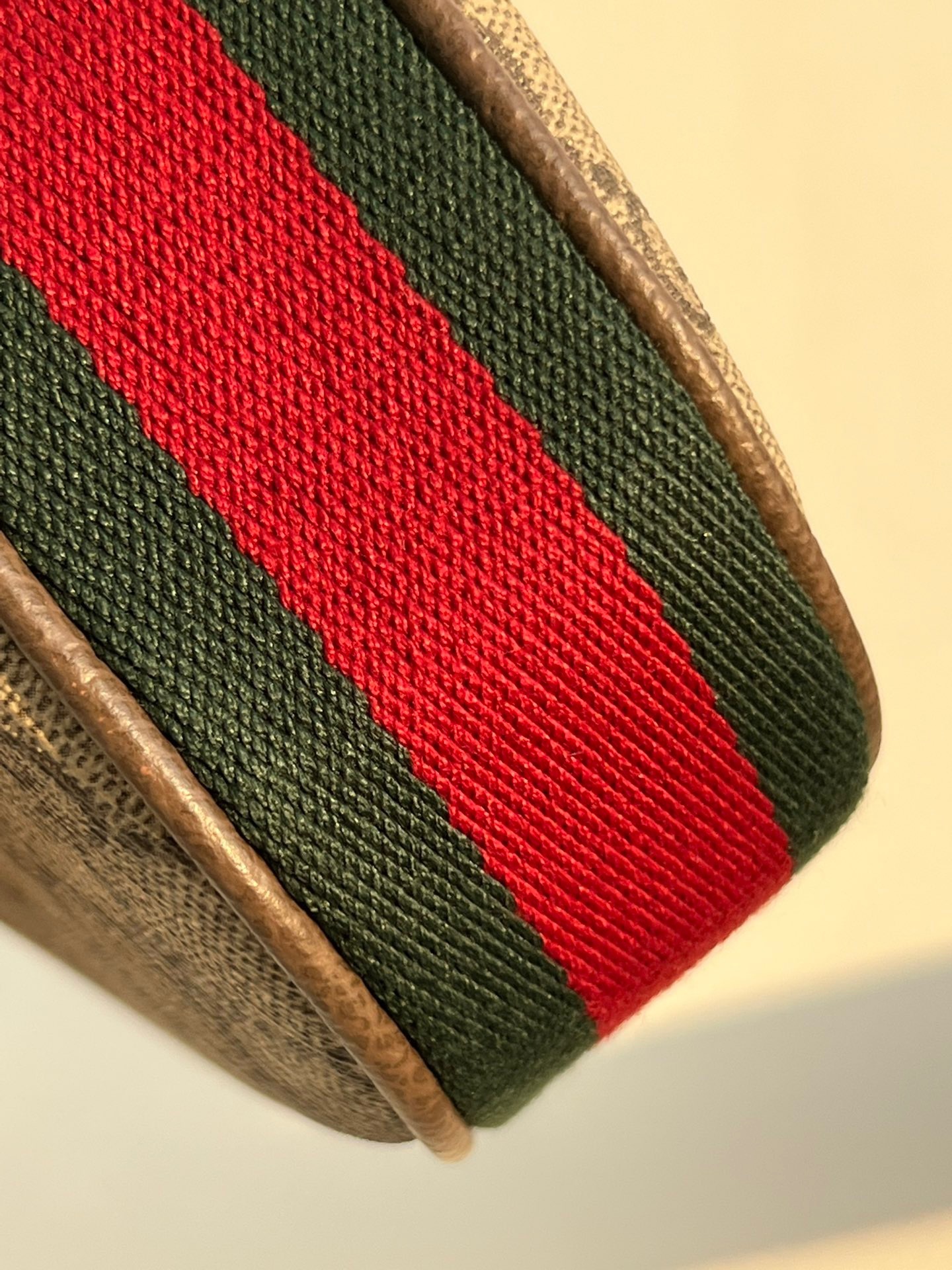 6471F1CC-960A-420F-B288-E4B9AE5ABF41