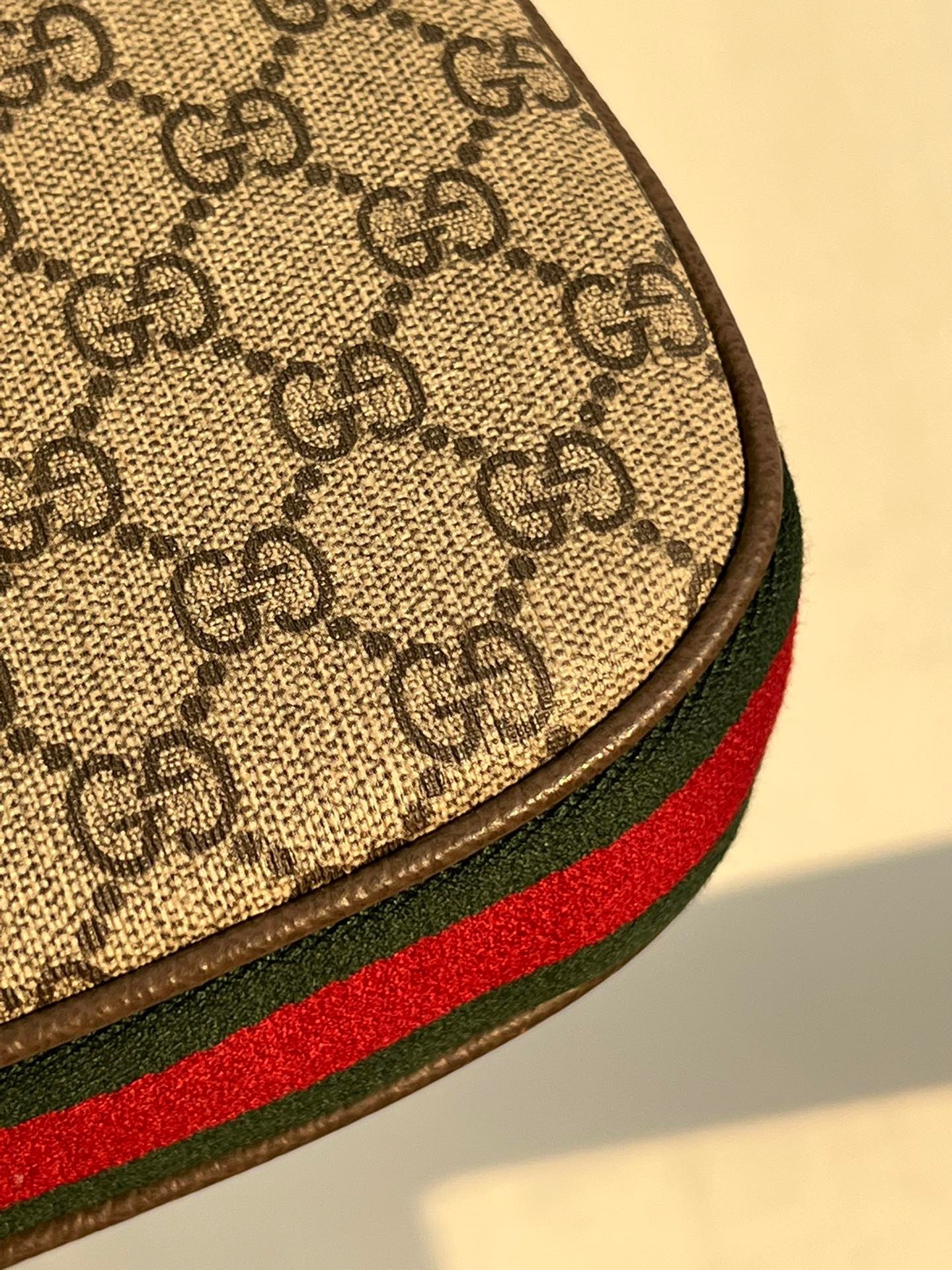 2FEA2B36-DCD9-4989-BD34-AEB833459816