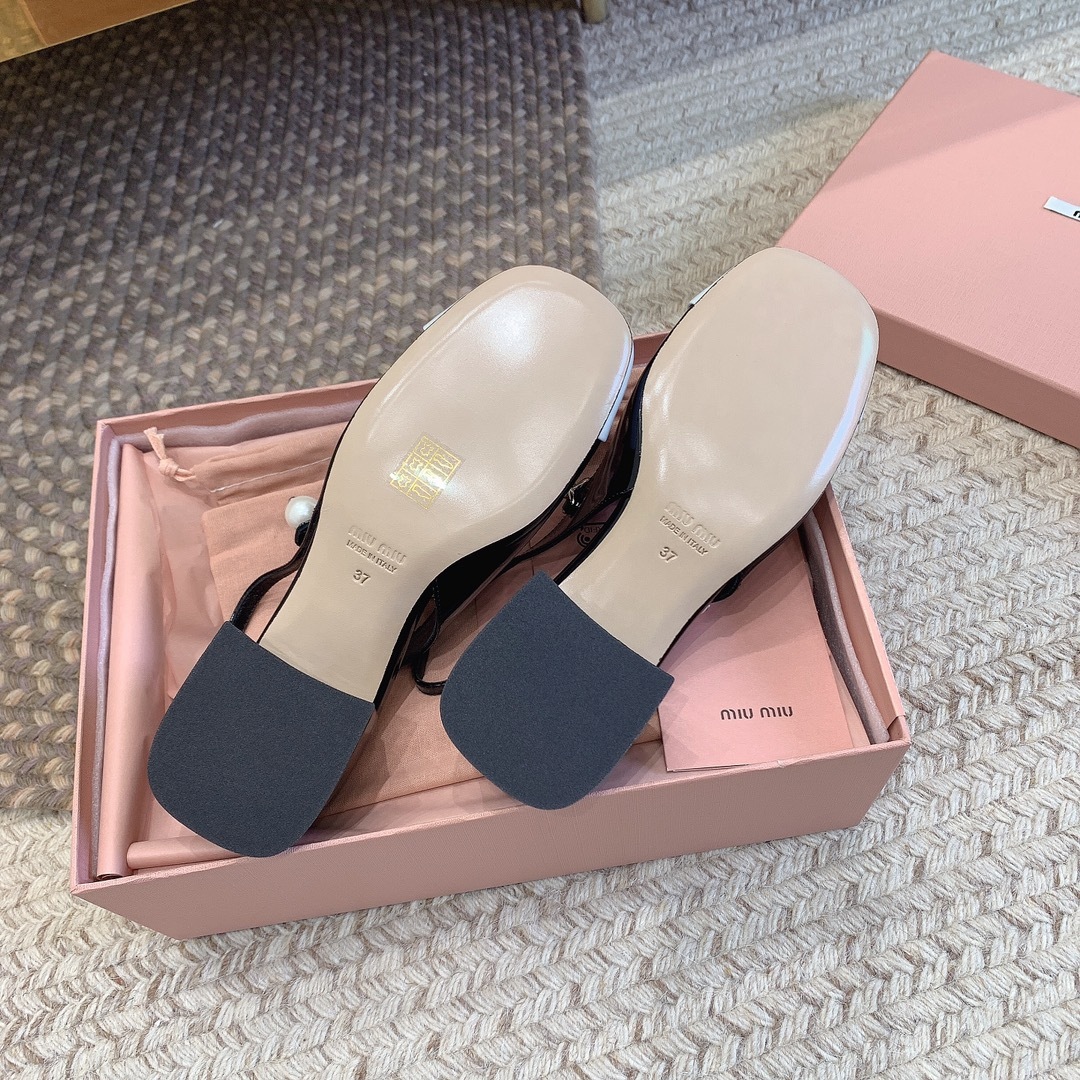 81D3A720-776D-4E2D-AA1D-7042659F6DCF