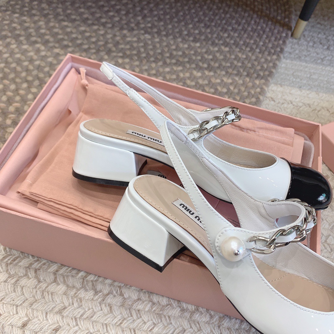 8EFDF8D1-85FF-4CBE-806E-16C4CB4CE220