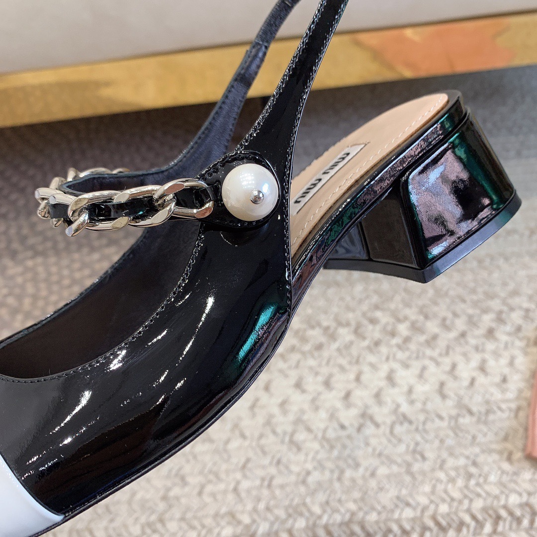 1EDB28D1-8537-4765-A290-D4257A65780C