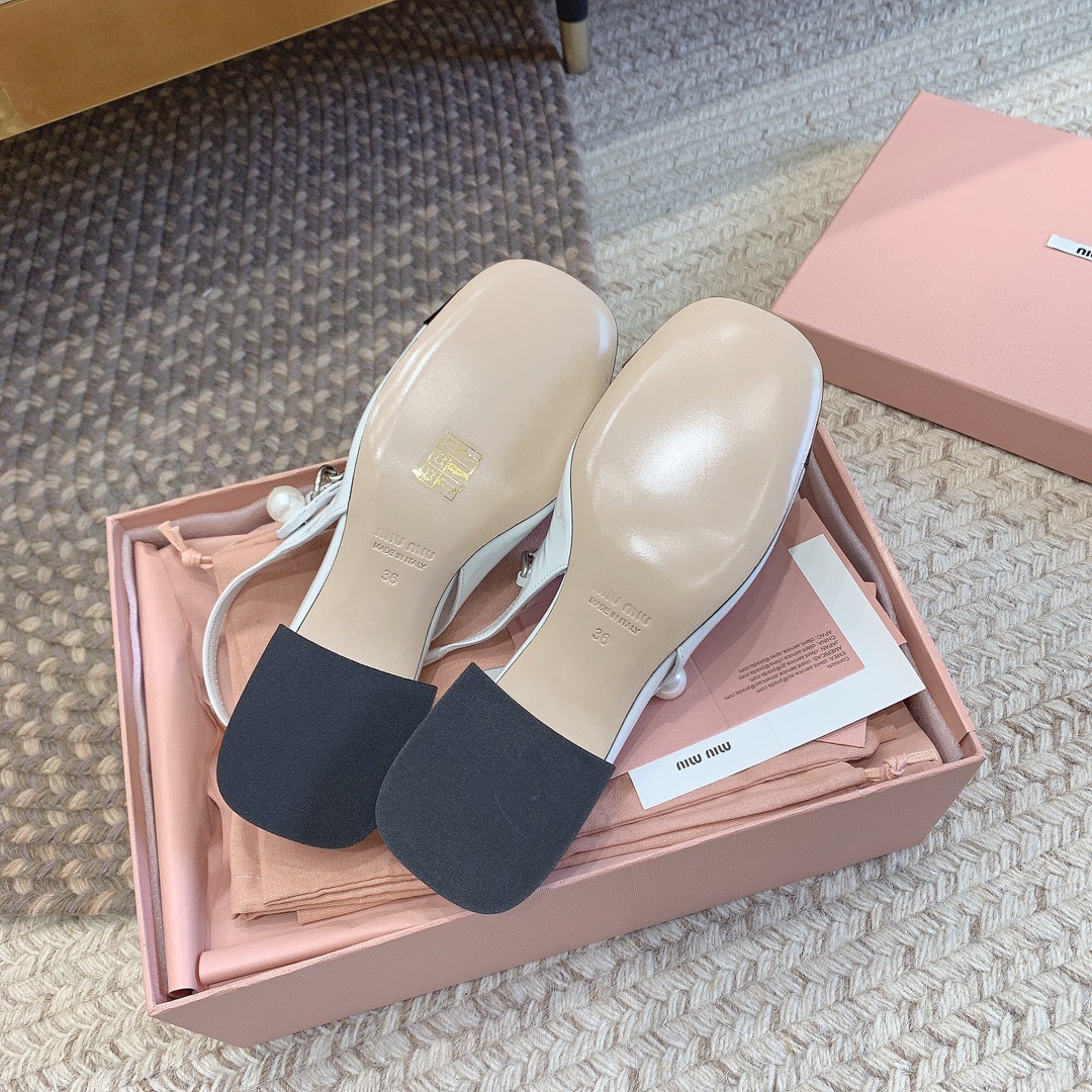 4349C235-4F0F-4DE6-AE31-8C1951CDFD7B