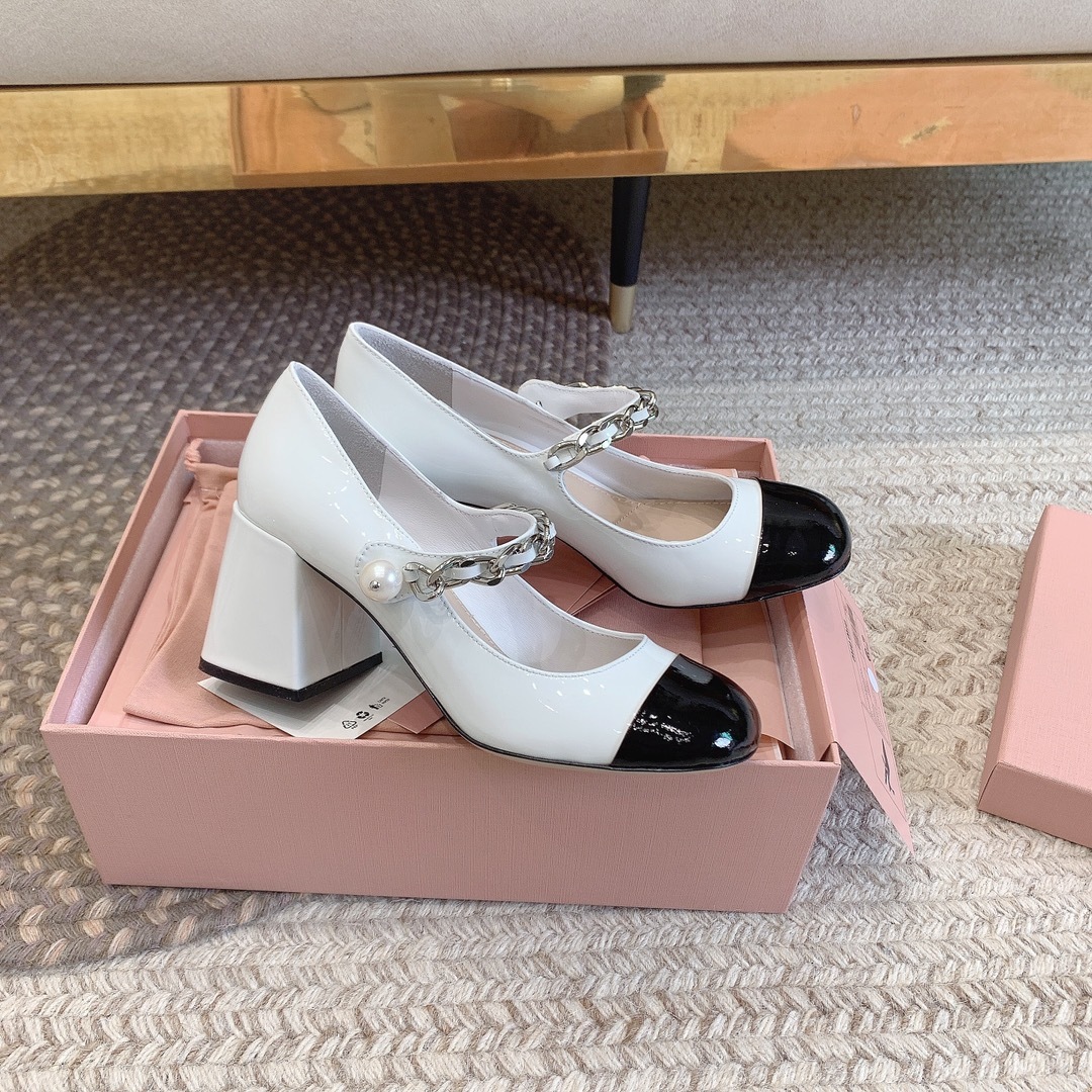 A1F75FAF-0E9A-4558-989B-DD593BE95DB6