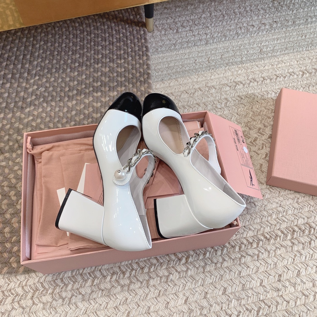 A0462440-A3B3-43F5-BEFB-BD5FC7DF9979