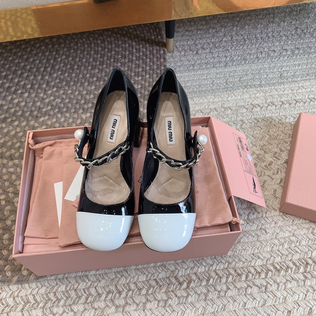 77211418-3818-48A6-9493-22ECFDCE4867