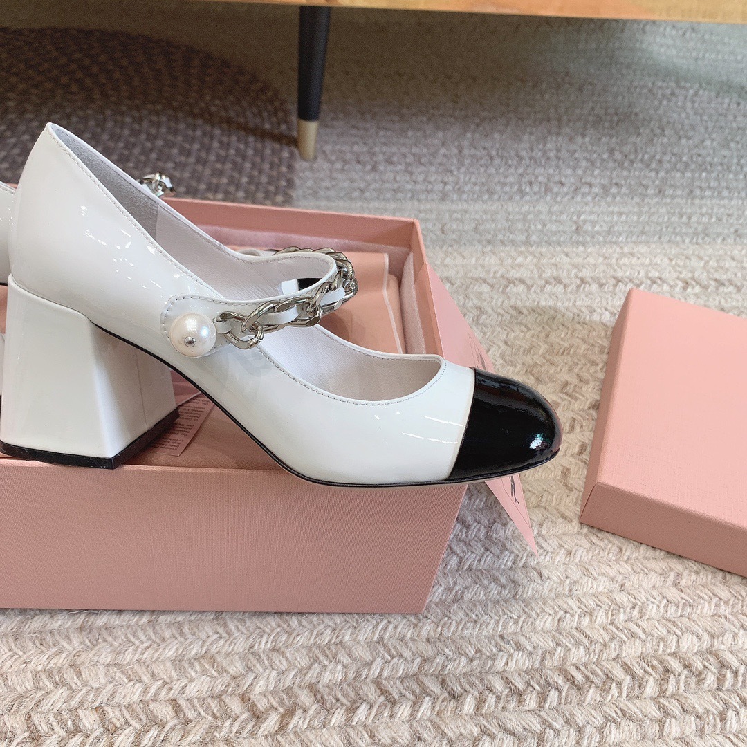 B600339D-9531-4704-8365-81511777E4F9