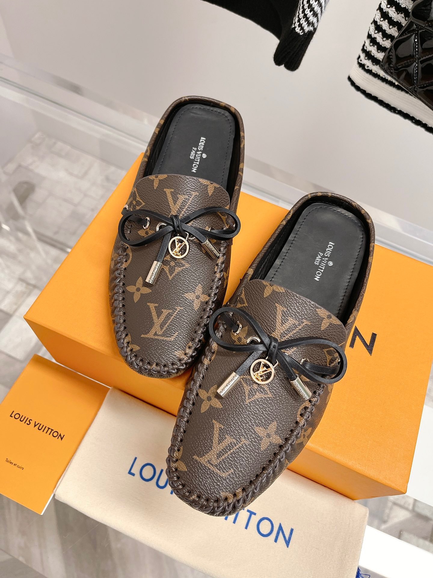 7643E23E-7398-4E65-A51E-487CD59129D1