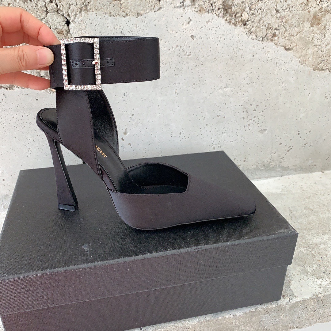 E7412ABB-5399-4937-8DDA-1E6B94614809