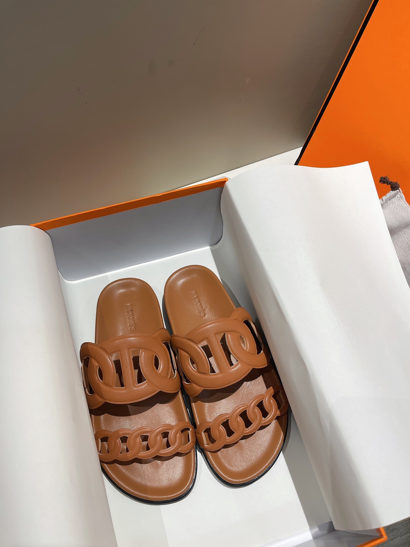 F5C1A3FB-08F8-4F9D-B2C1-2D9F44E43494