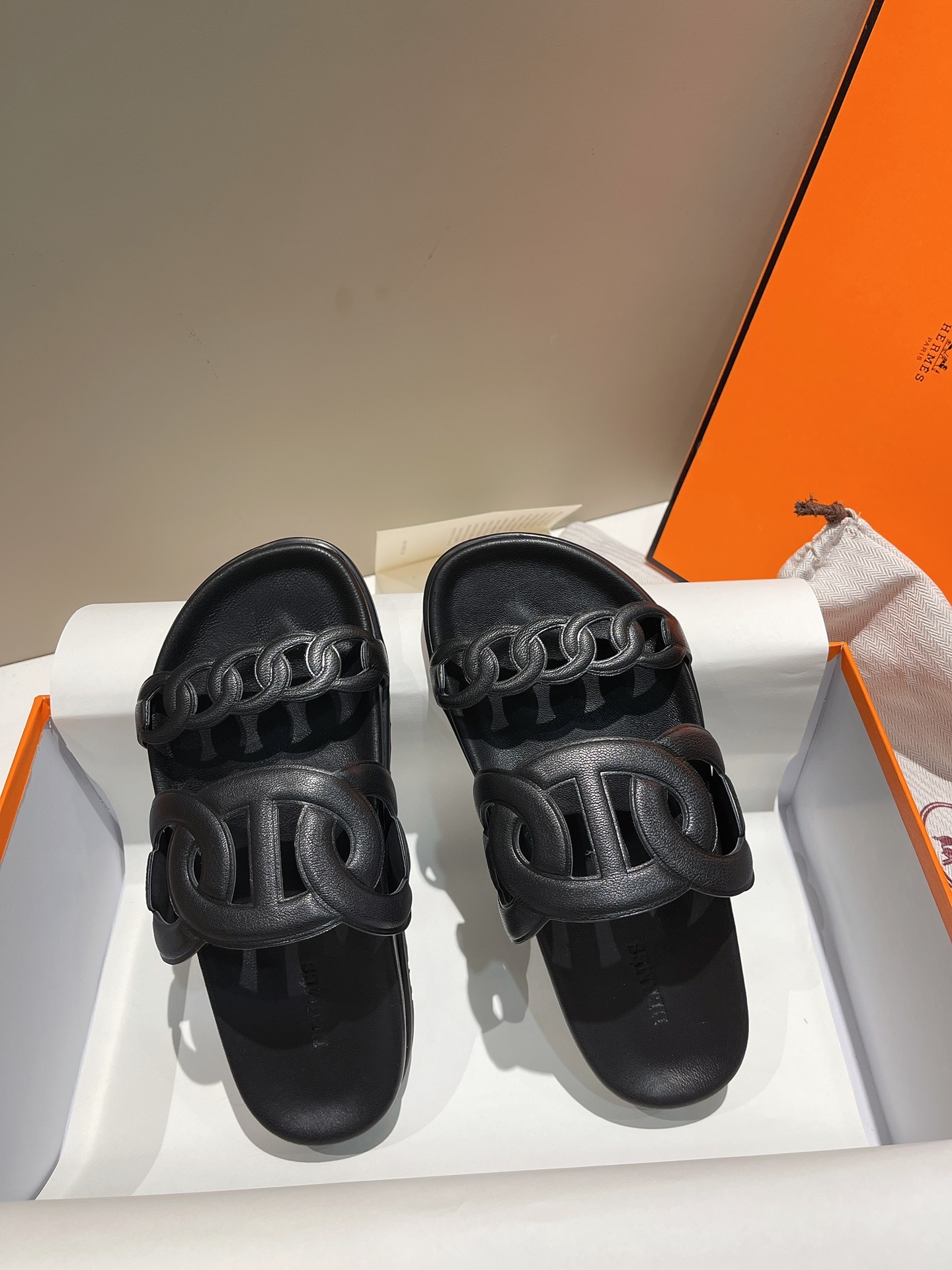 1805F1A0-F0F9-4BB0-B12C-8D7933C39E35