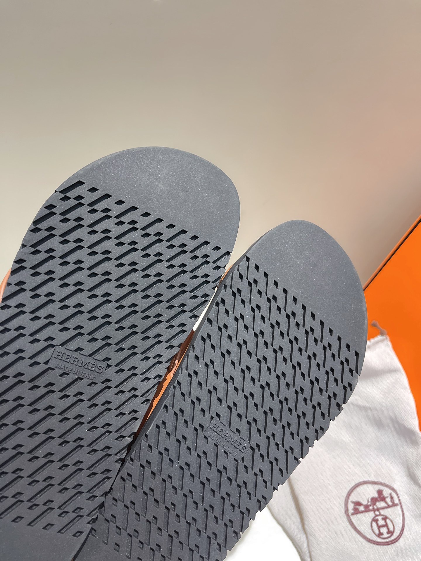 BDC01CC8-3174-419B-9893-05C7D3DA902C