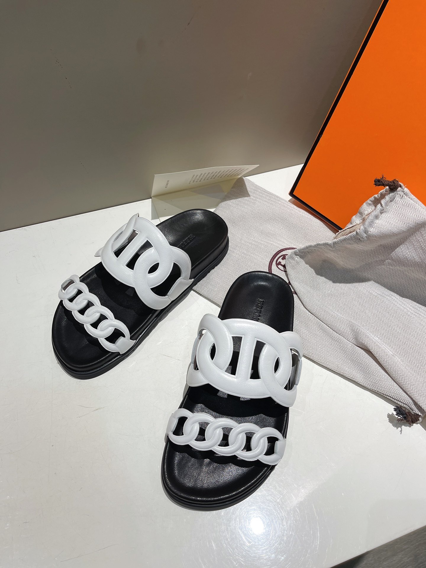 81A7049D-6E59-4E8F-8615-600E6A84A176