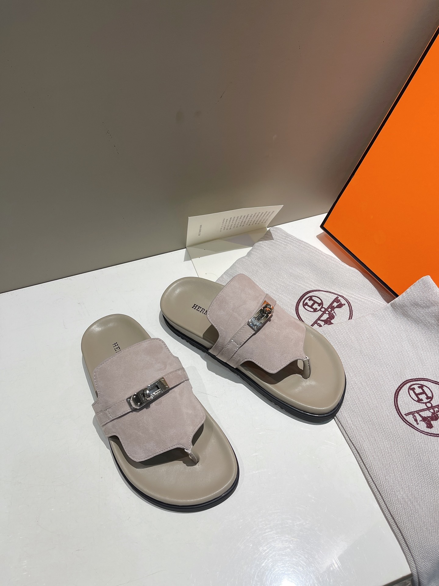 772857BA-5ED7-4DD2-AE93-C2426C6295E7