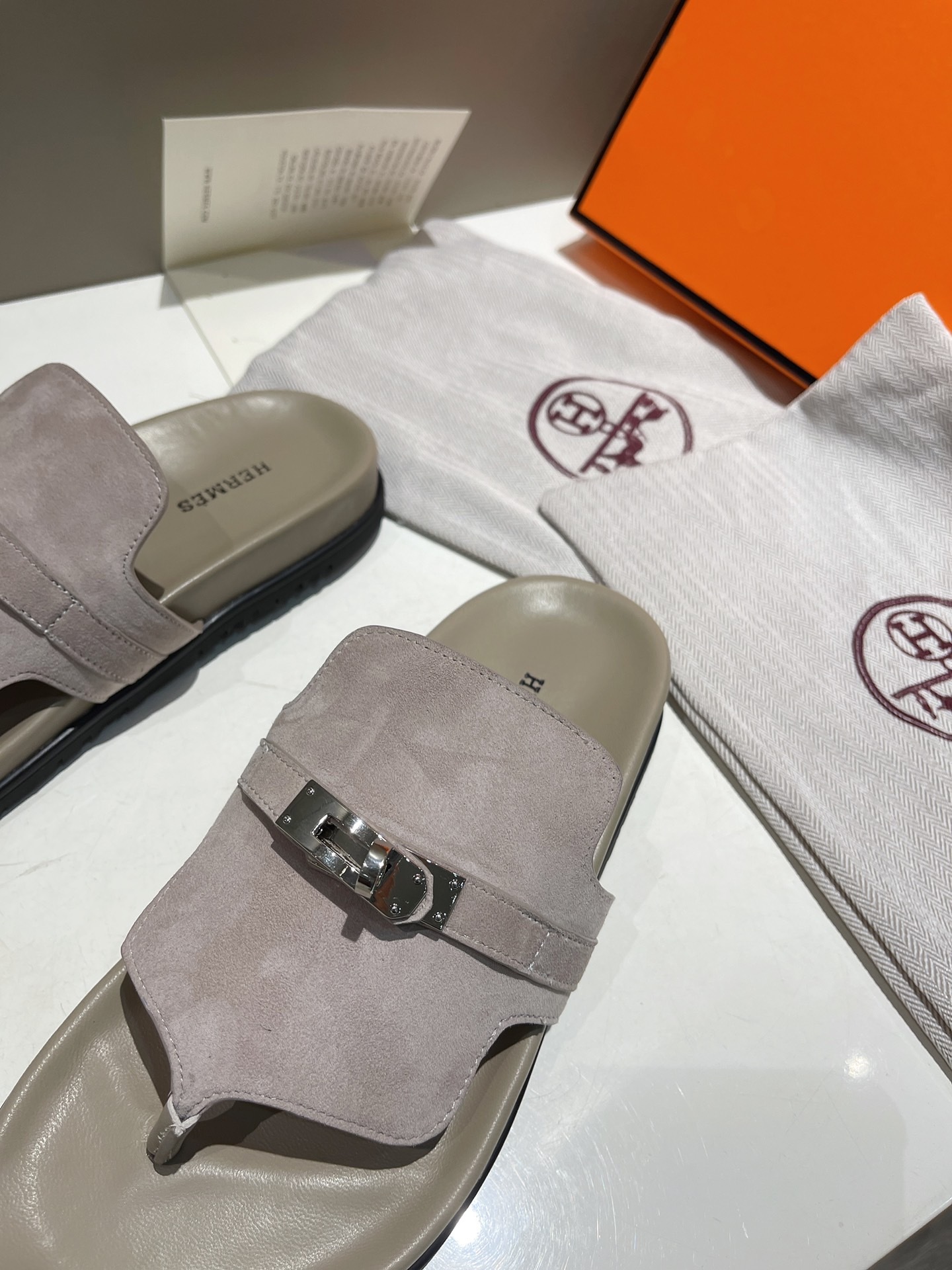 041DE30F-630C-42A5-8401-F70A78F524F5