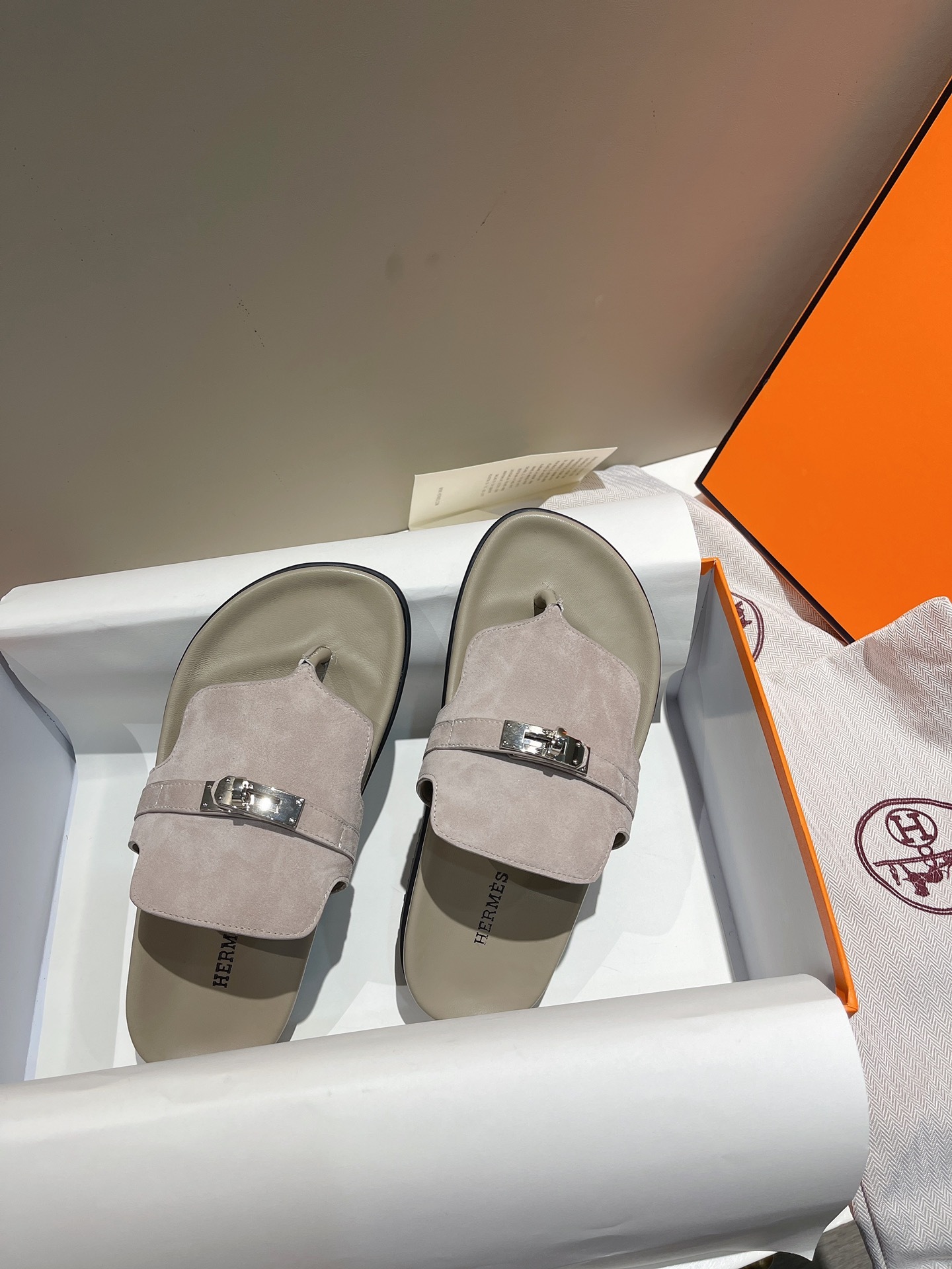 09A3FDC3-44DA-4BE6-A745-E18405B4EDC2