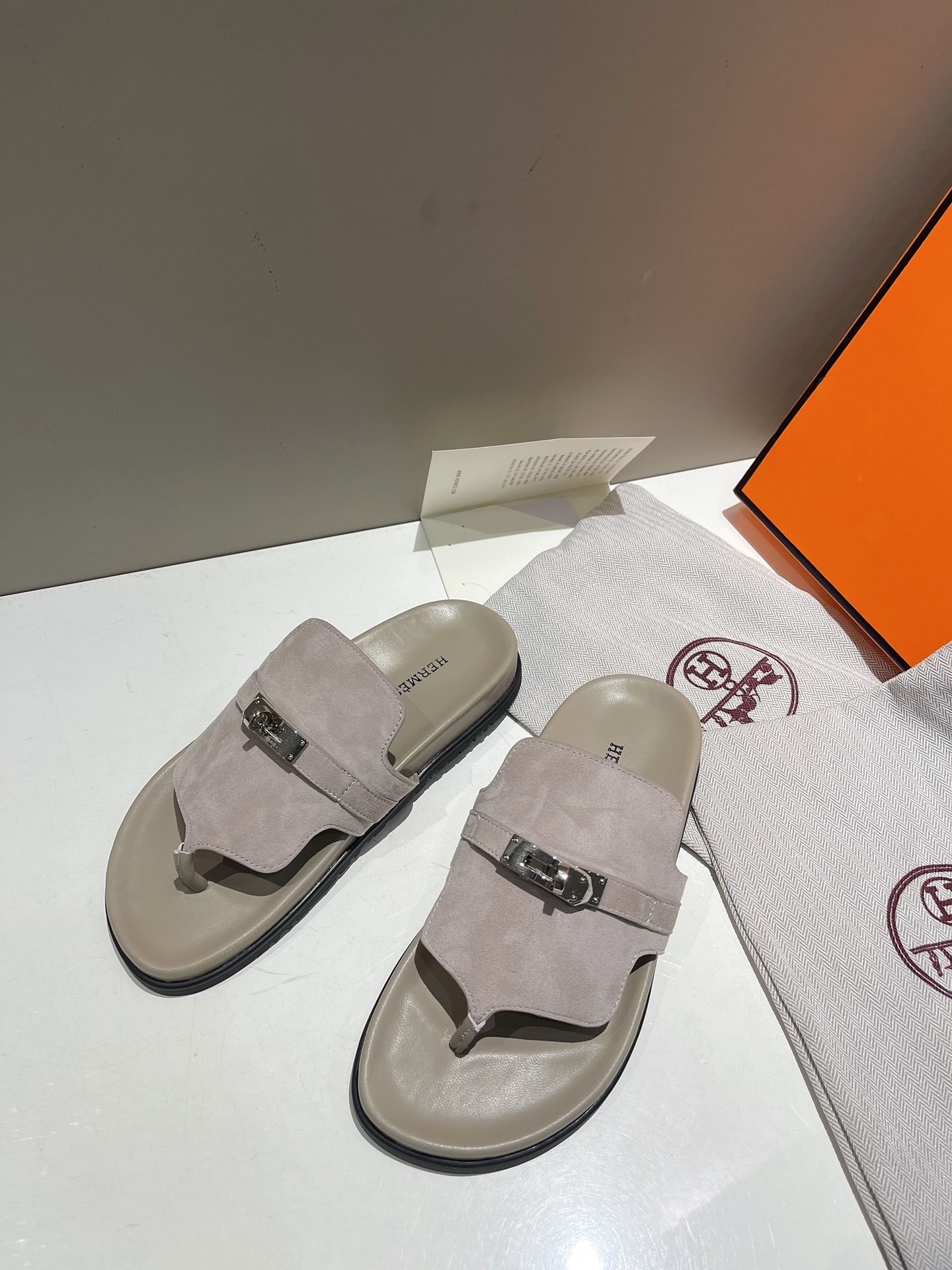 14010F56-9FF4-4BD9-BF8D-FEACFEFCF0AF