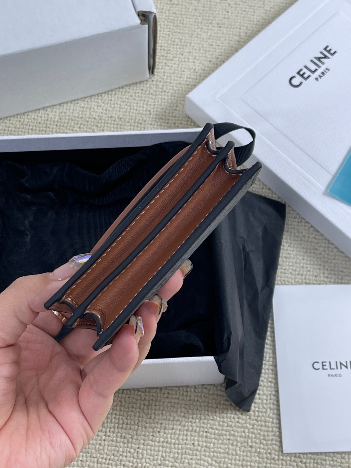 2125FB37-3F5A-4F5F-99FF-39C1890EF47A