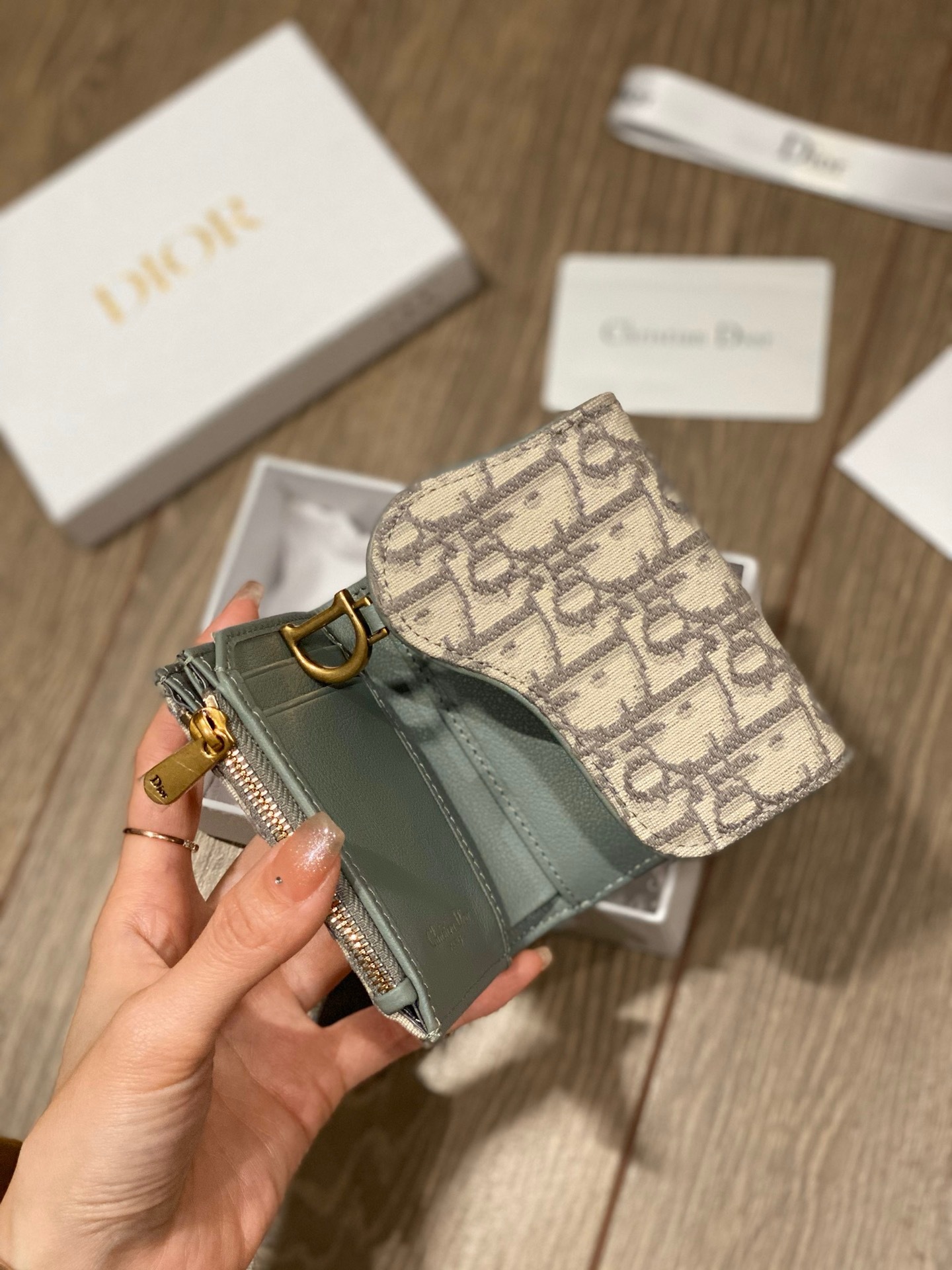 D7B94E4D-20ED-4CA6-B25D-A7266EBF1795