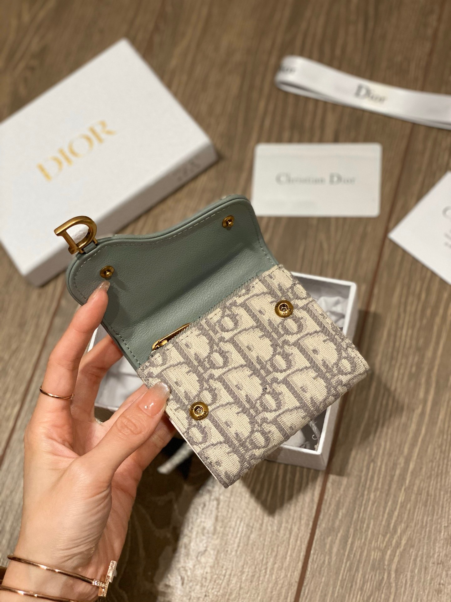 46629296-7670-4E1E-B570-A7716EDE86F9