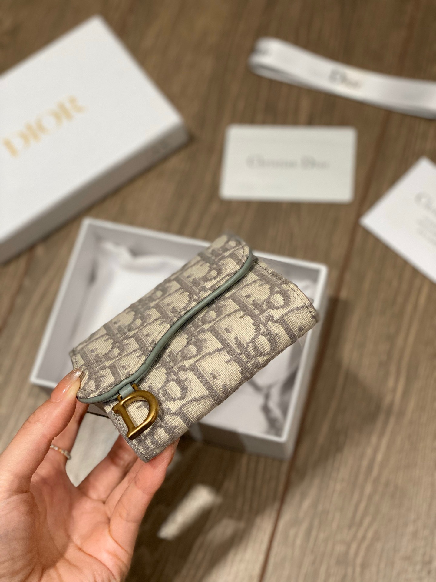 DB701973-A6CD-4806-82A5-7C215965D666