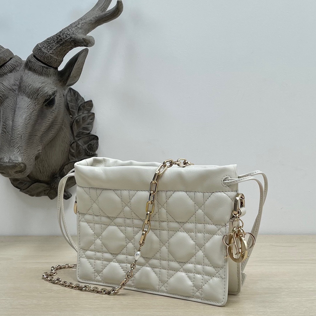 B3962FBD-975D-4B52-AD89-F46B2845AC04