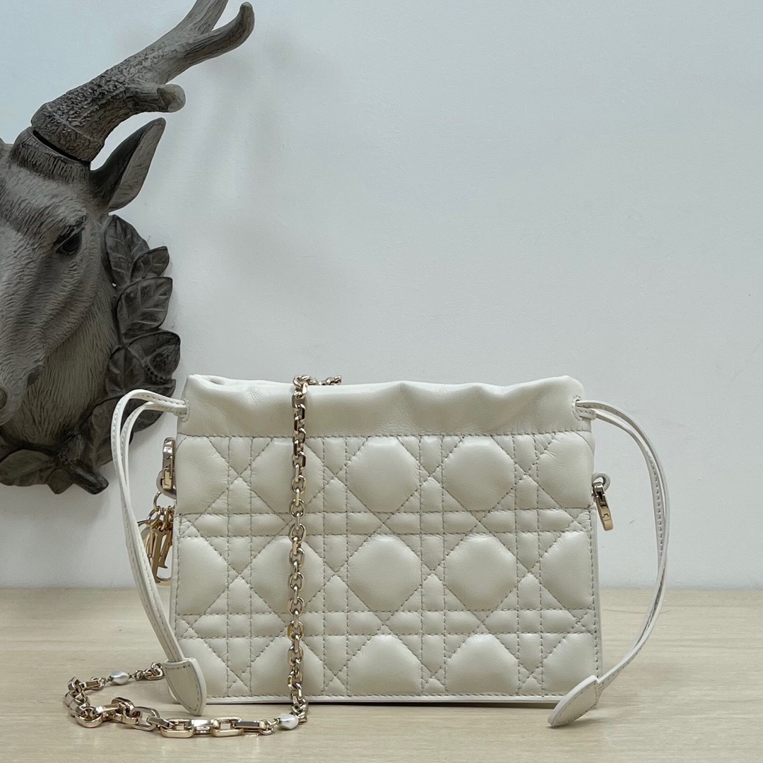 07963C68-1971-4AC3-B776-5DEB51025E9D