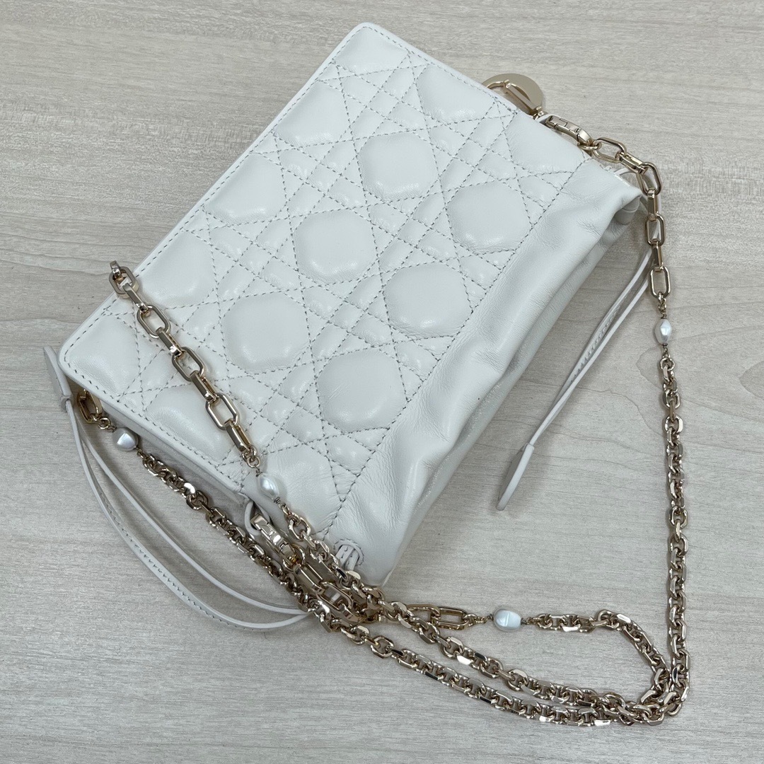 8E0AA373-4C9E-4063-ADF0-D183FFBA61BF