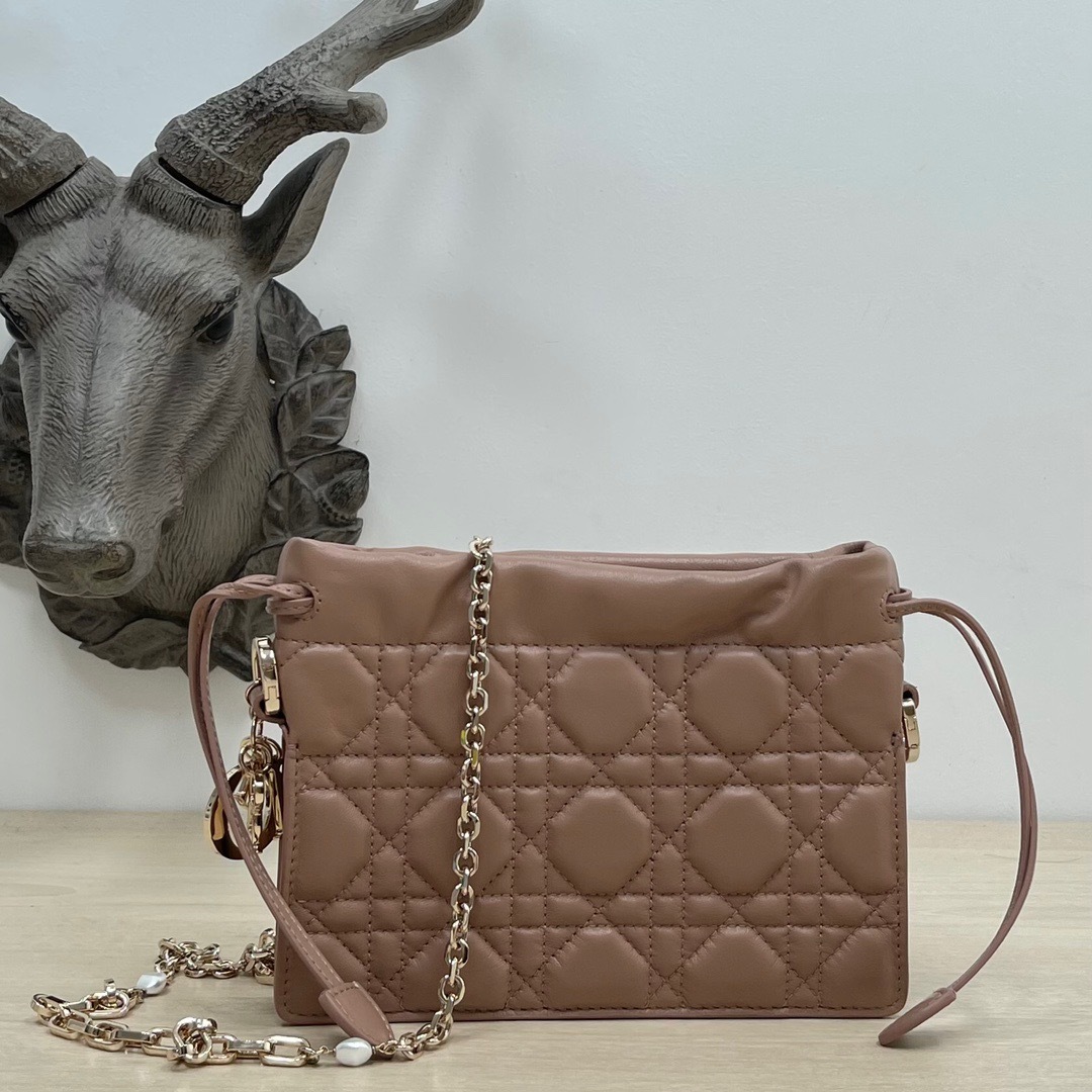 10CCC8C3-280F-4983-8620-1DF71A0BFEE4