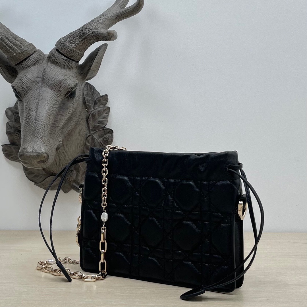 AD7D9418-4D55-41F4-B4E4-C58CBC7256E0