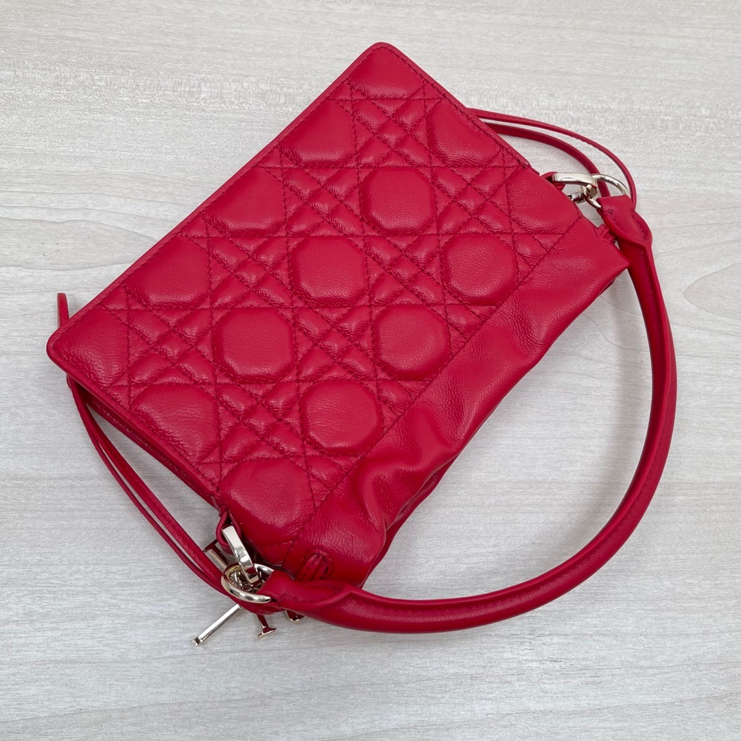 2C87E3A4-ED01-4CE4-B4E8-1FE183B0C179