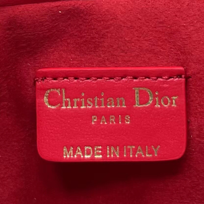 DBB5D424-D285-41B6-BBEA-21C10CC5FE2A