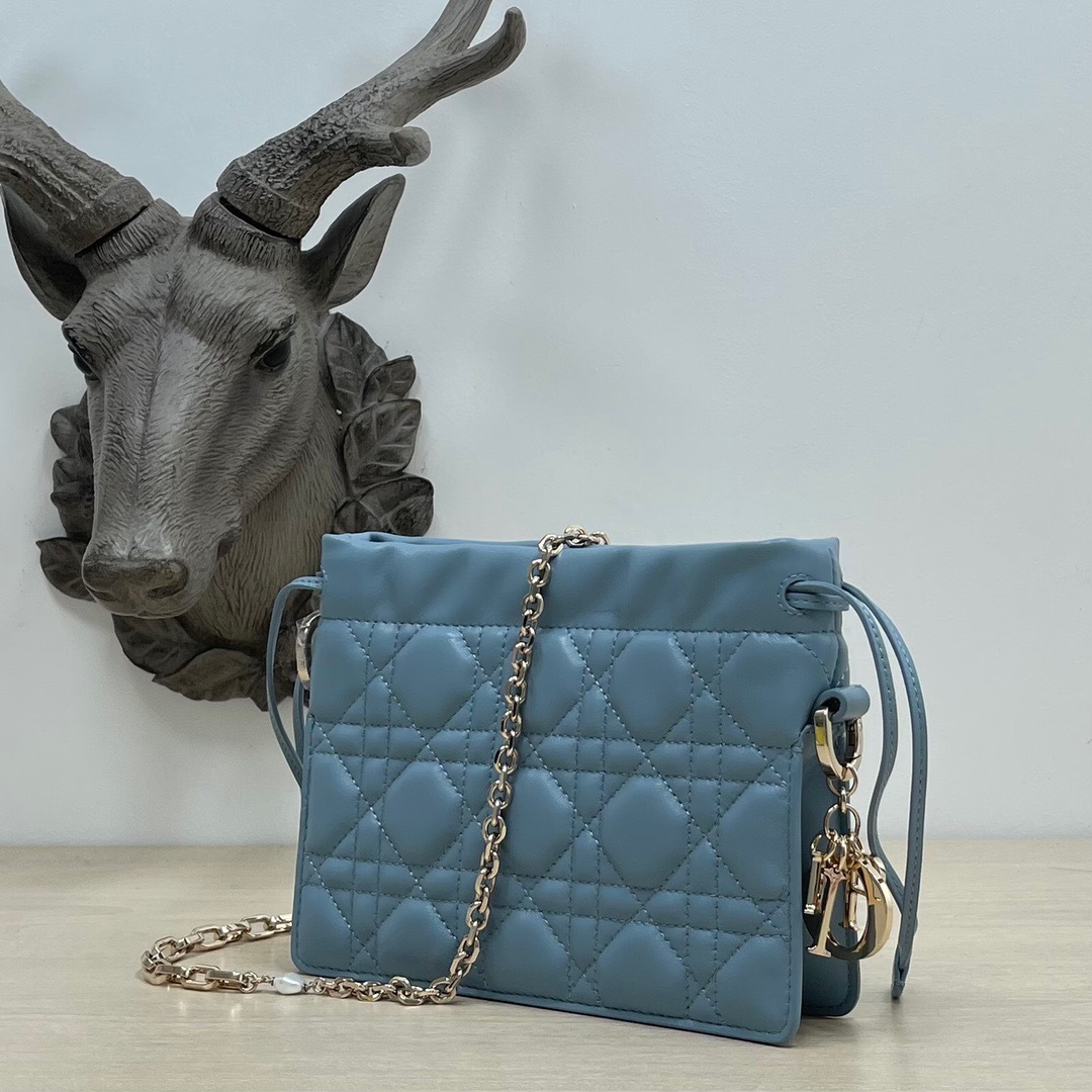 14113628-1384-4098-AB58-E8C1AB336D84