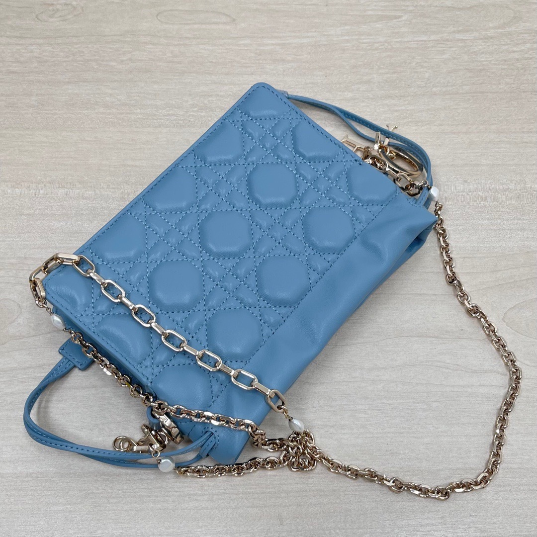 FA573168-B020-430C-8033-B8EBAC7F5A4B