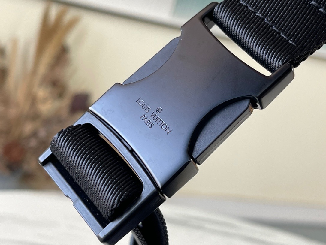 FBF003B7-CFA6-401B-9BB5-53F25FF5986D