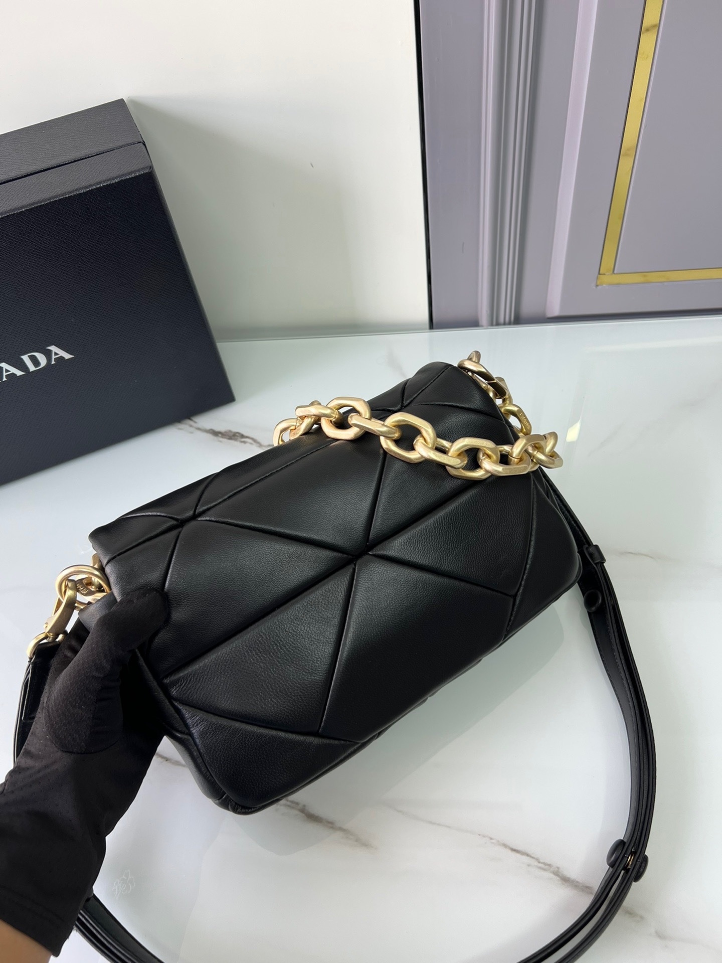 5965D3FA-3186-4228-BB81-486B1171E836