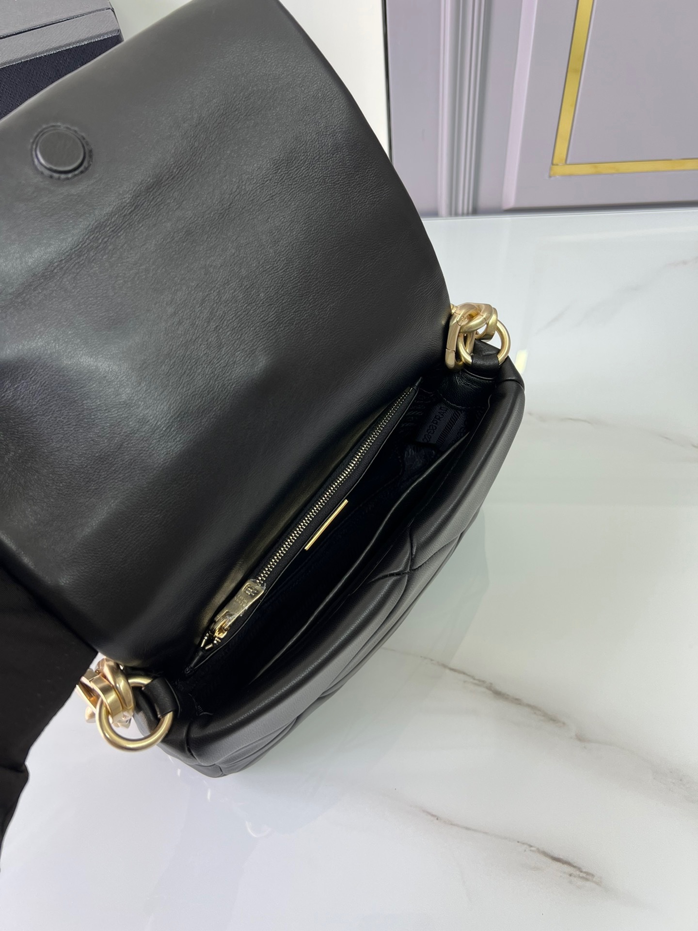 6B3763CB-1C7E-4DE3-81A6-AF0647BC7D58