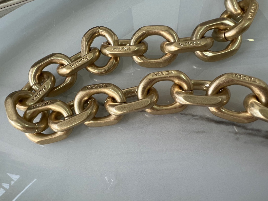 32CAA56E-6ABC-4BCE-AEE5-C38026466A7B