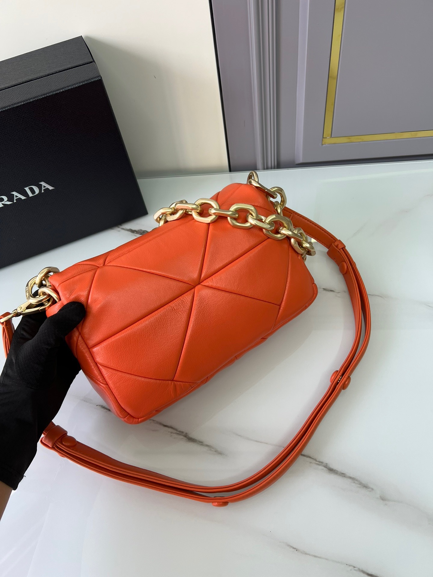 806F3E89-5313-4167-A628-77D24897E15C