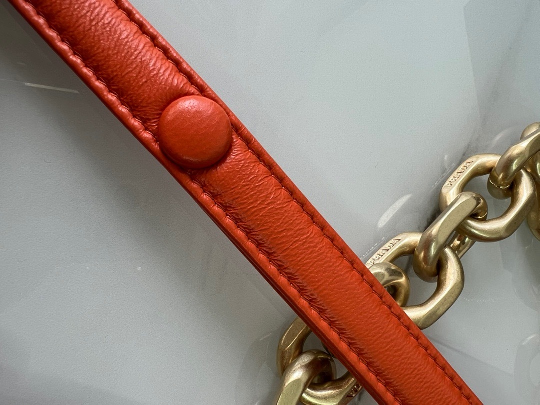 8303EEE7-75BE-49BB-94DE-4A566F069808