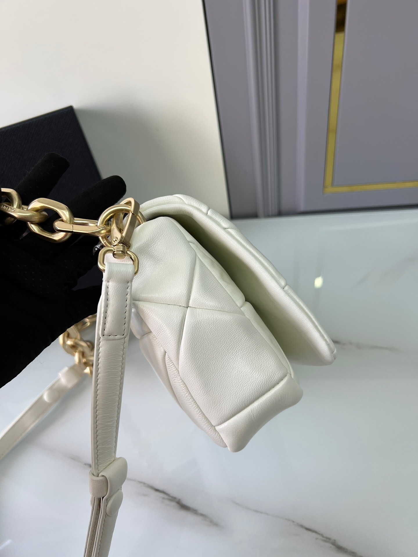 35B75612-BDE5-4F3C-B9E8-545DD3630563