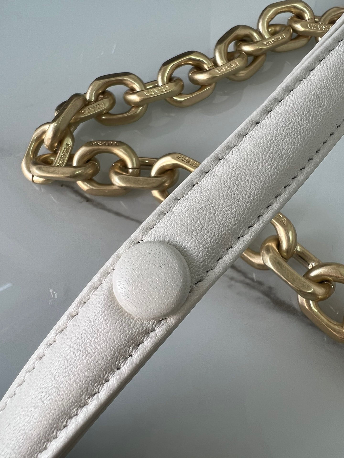 402B8EE8-E67C-405D-919D-BD698051E838