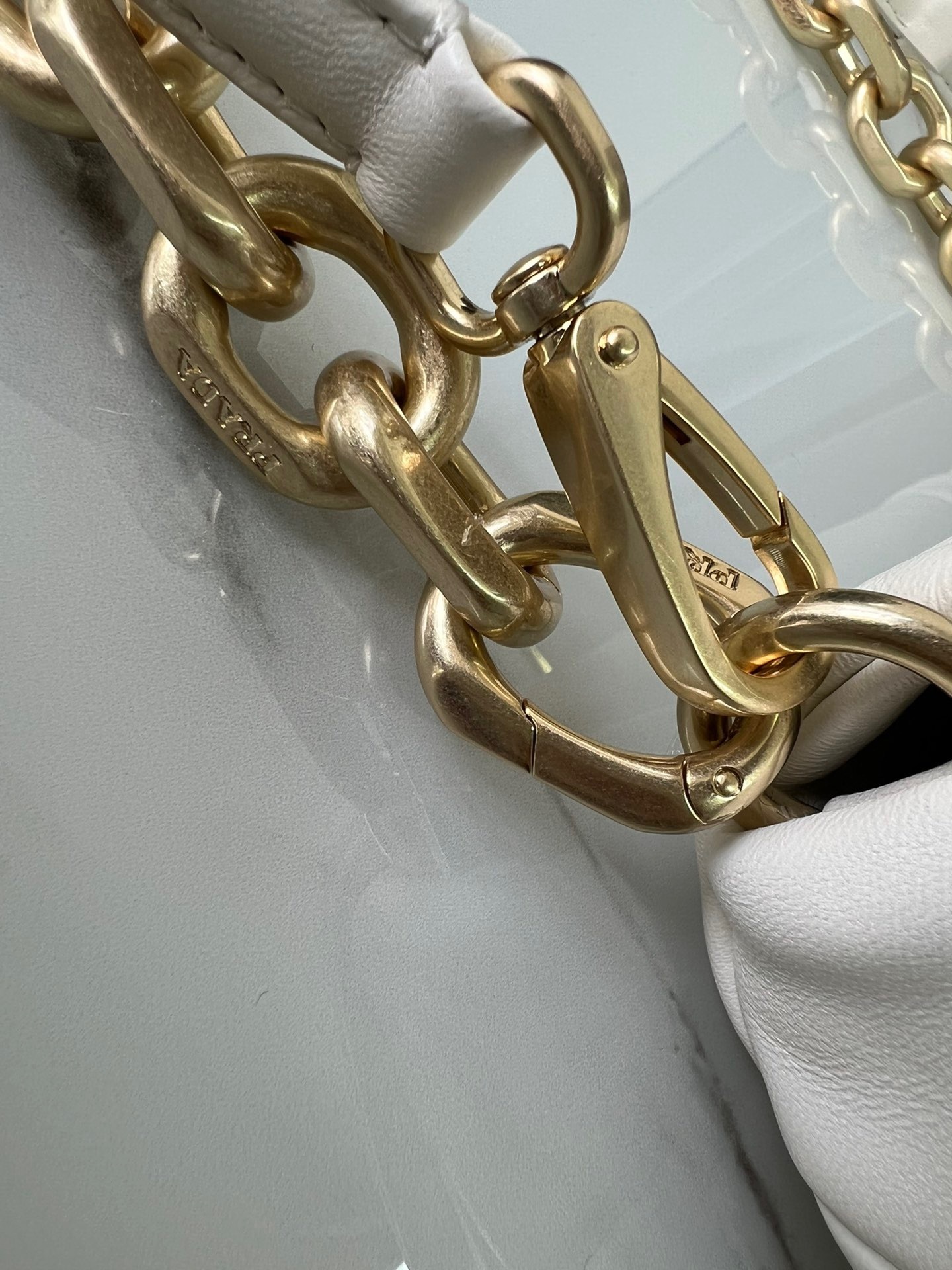 5A613370-7D94-4FAE-A4DA-2E23A263585C