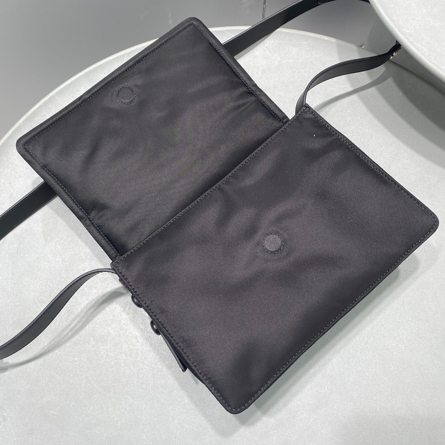 9490E69B-3566-44E8-B1DD-3C59ABE9E6D3