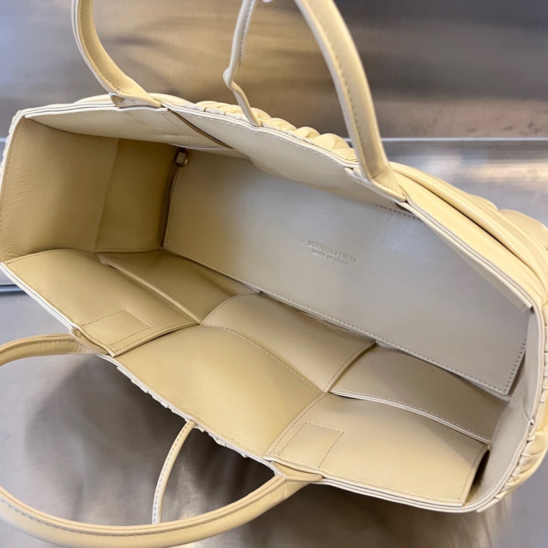 328A74EE-FB40-4C5D-9F54-95EB50331002