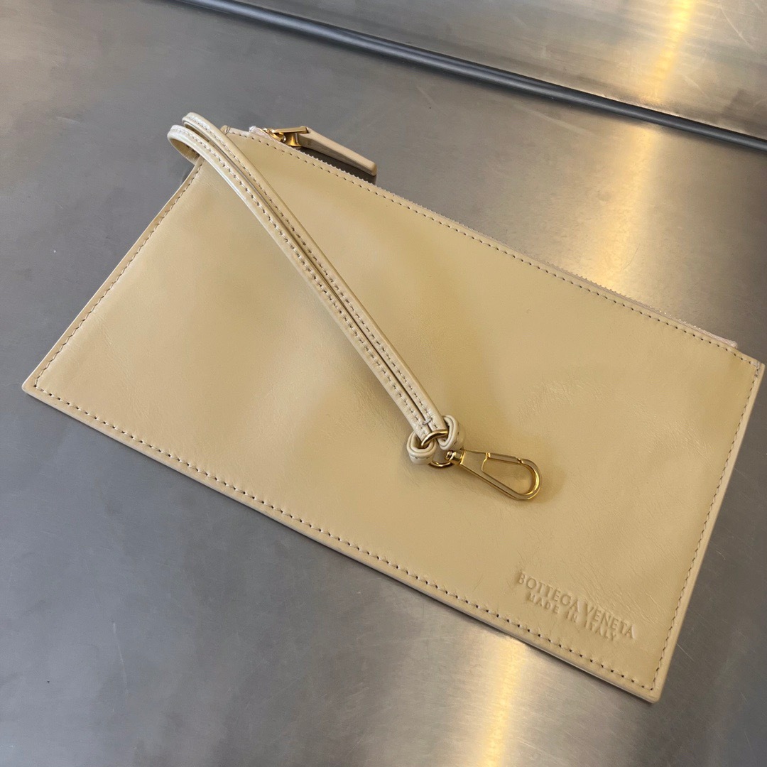 C0C05BC3-C346-43CB-8DA0-038942D23320