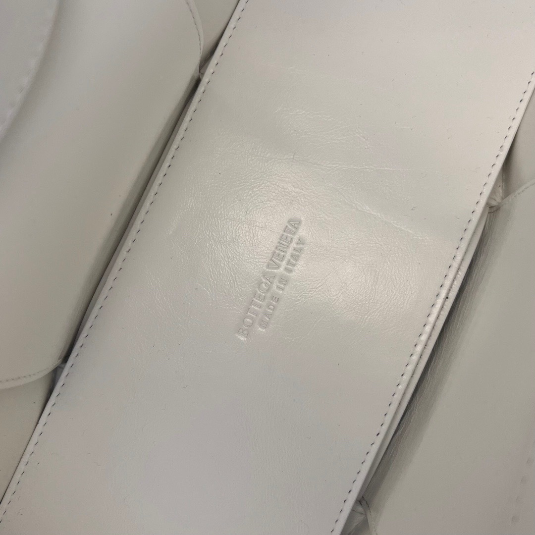 1ABBD14C-7AF0-498C-ABCA-379079E8E028