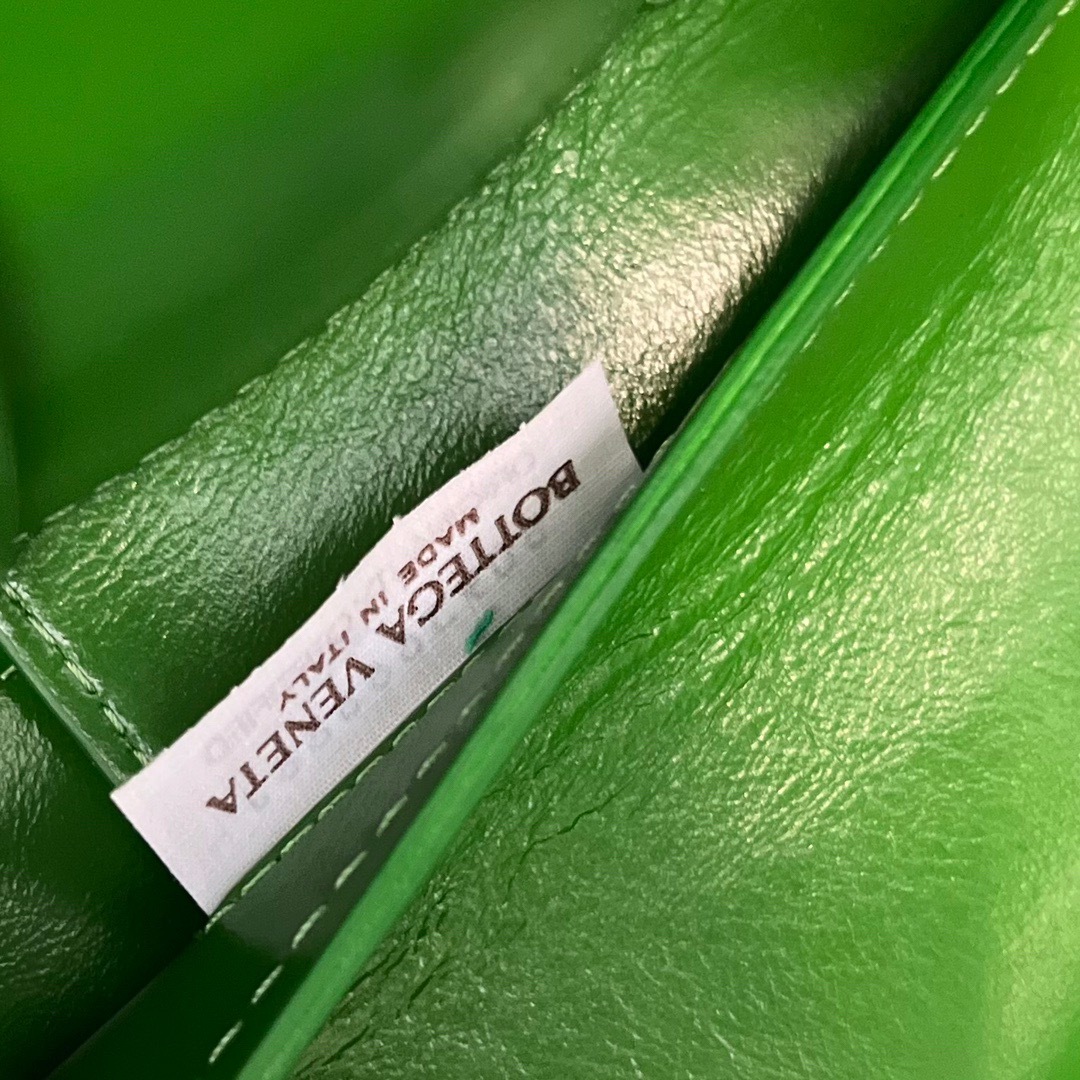 A5560735-65FF-4638-B9B4-5D1EF73BB665