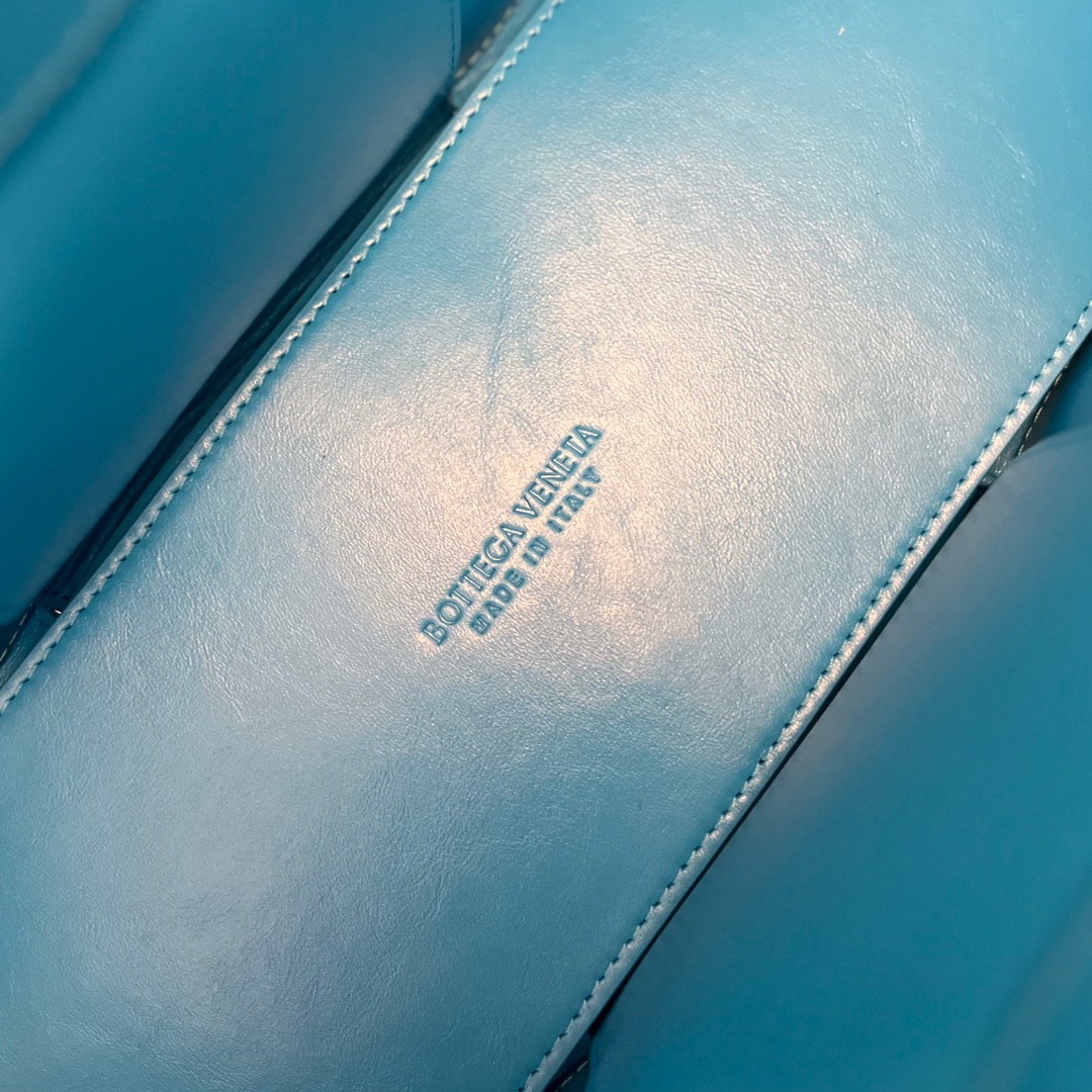 5C13EDA2-683B-4AC1-958C-E8D2179D9AEF